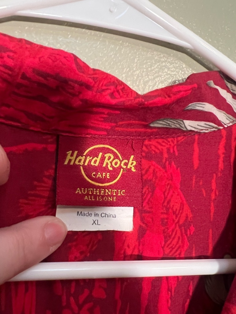 Hard Rock Cafe Destin Mens XL Red Tropical Hibiscus Hawaiian Button Up Shirt - Picture 8 of 9